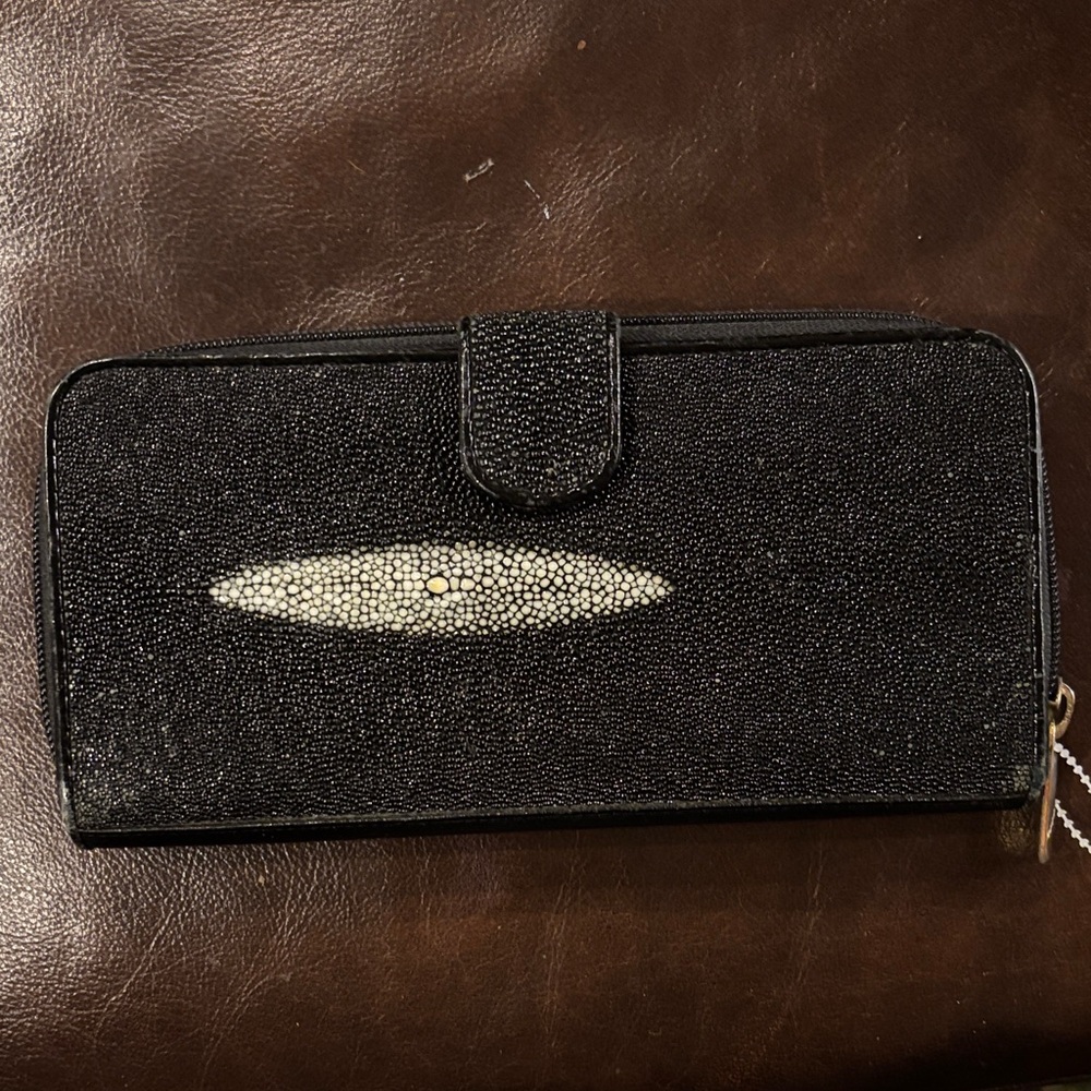 Chic Black Textured Wallet Sting Ray leather EUC